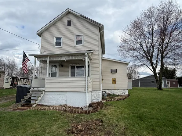 63 9th St, Lucernemines, PA 15754