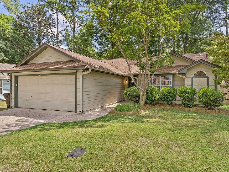 1st image of 3233 Earl Dr