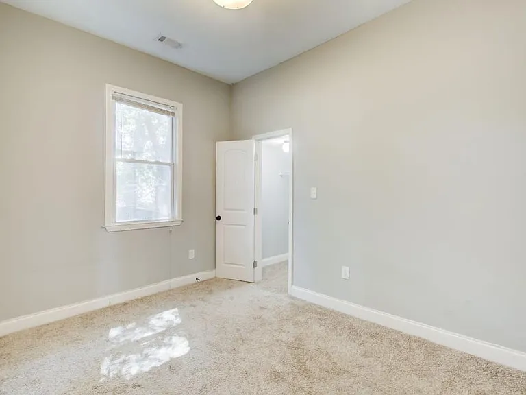 592 Martin St SE — Photo 13