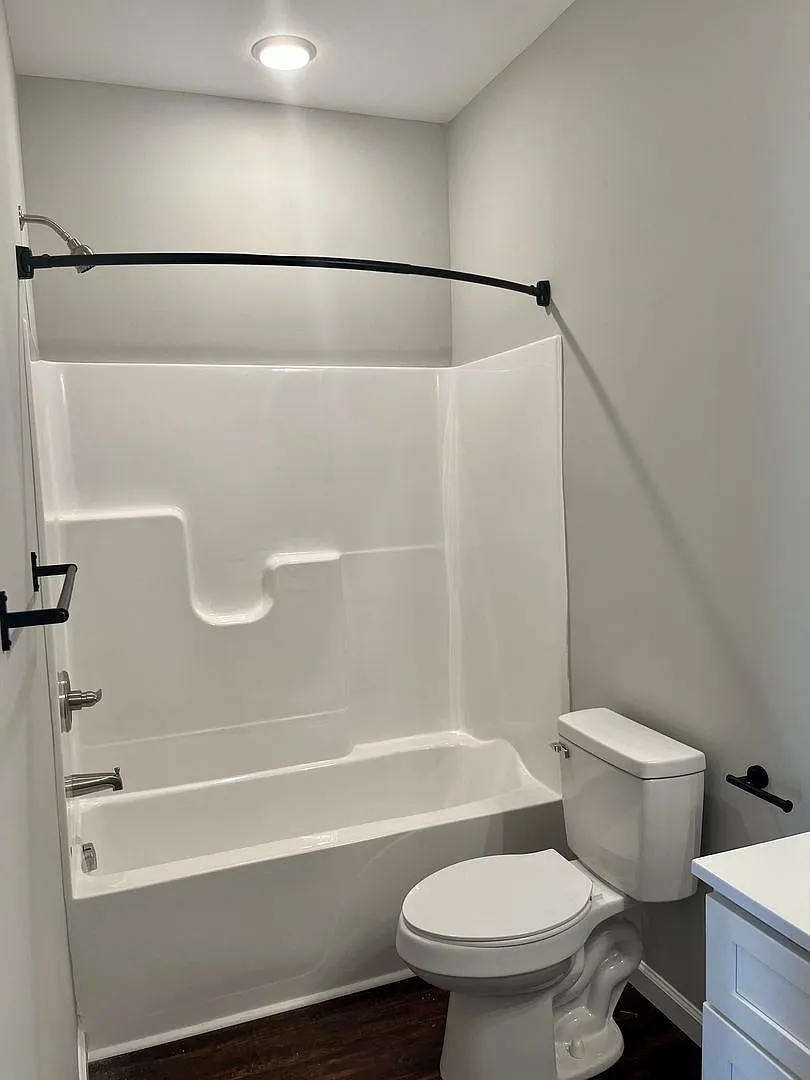2 bed, $1,570 — Photo 3