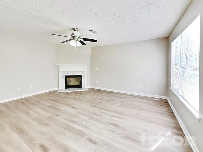 2277 Kilgore Ln — Photo 2