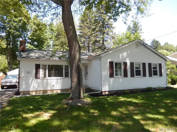 22 Henderson Pl, Hamburg, NY 14075