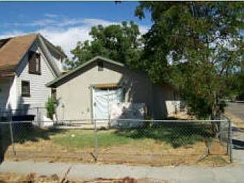 1st image of 752 W 9th St