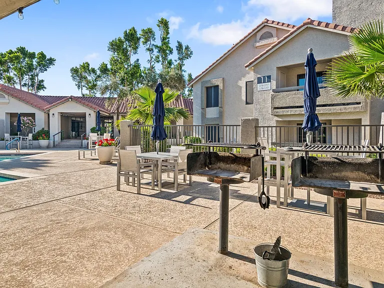 Villa Montana Apartments — Photo 23