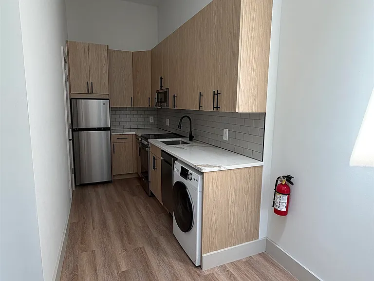114 Main St #31 — Photo 9