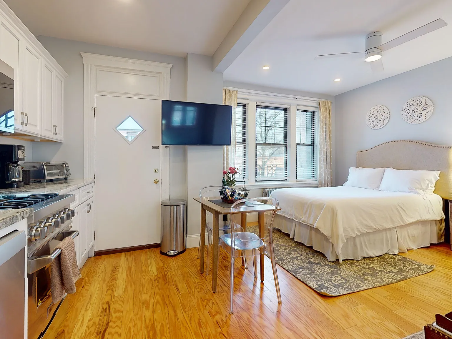 Studio, 1.0 bath, 400 sqft, $3,390 — Photo 1