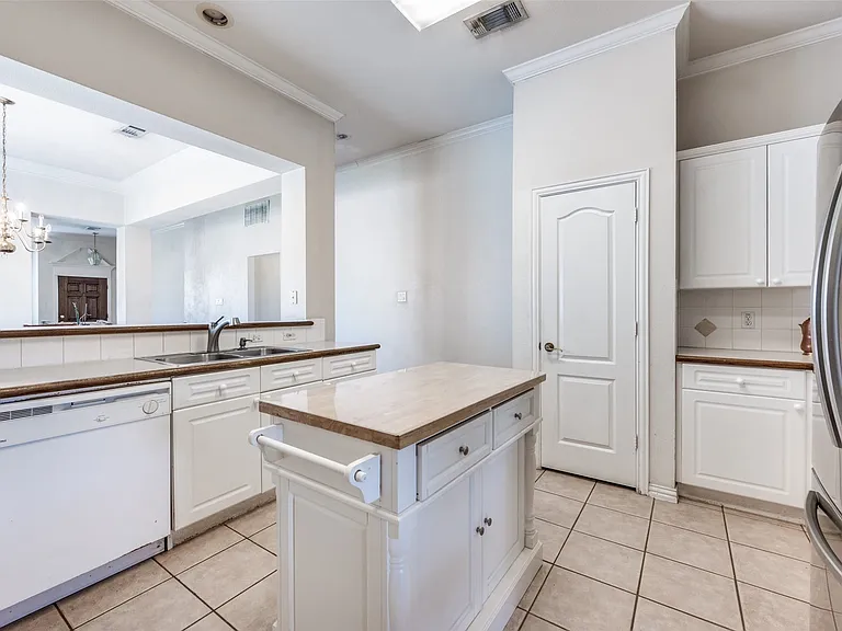 402 Horse Shoe Dr — Photo 11