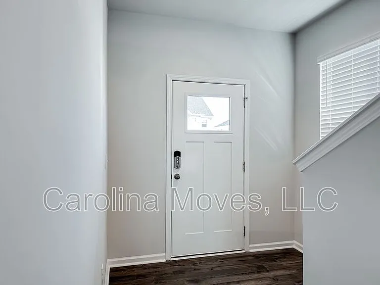 506 Poinsett Bridge Way — Photo 2