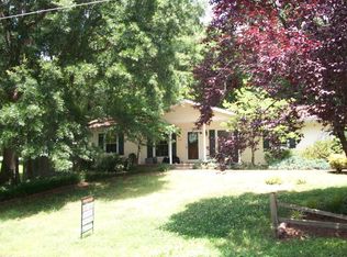 910 Carter St, Eden, NC 27288