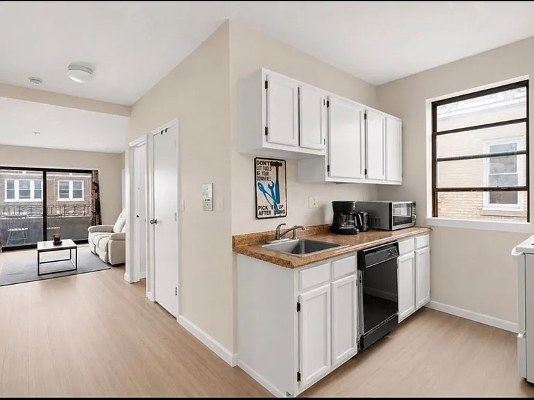 311 Summit Ave #8 — Photo 4