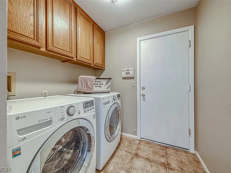 8421 Honeywood Cir — Photo 17