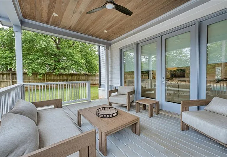 2975 Osborne Rd NE — Photo 43