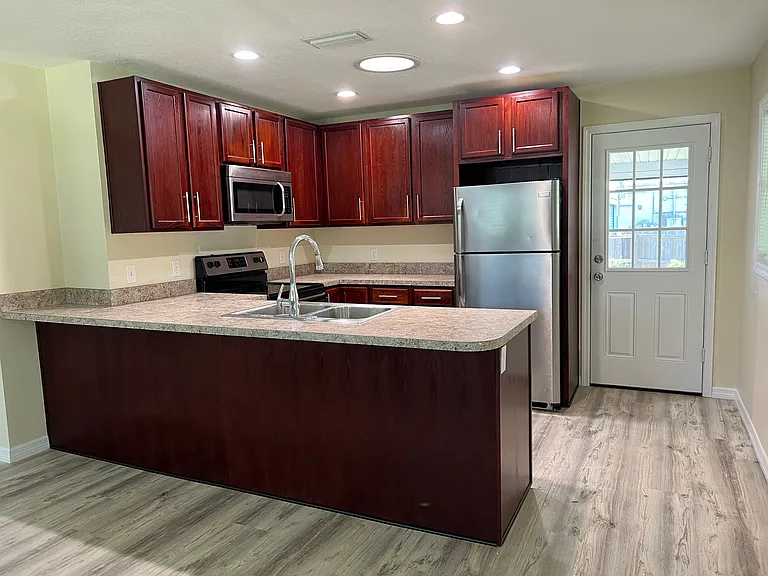 1430 W Rambla St — Photo 2