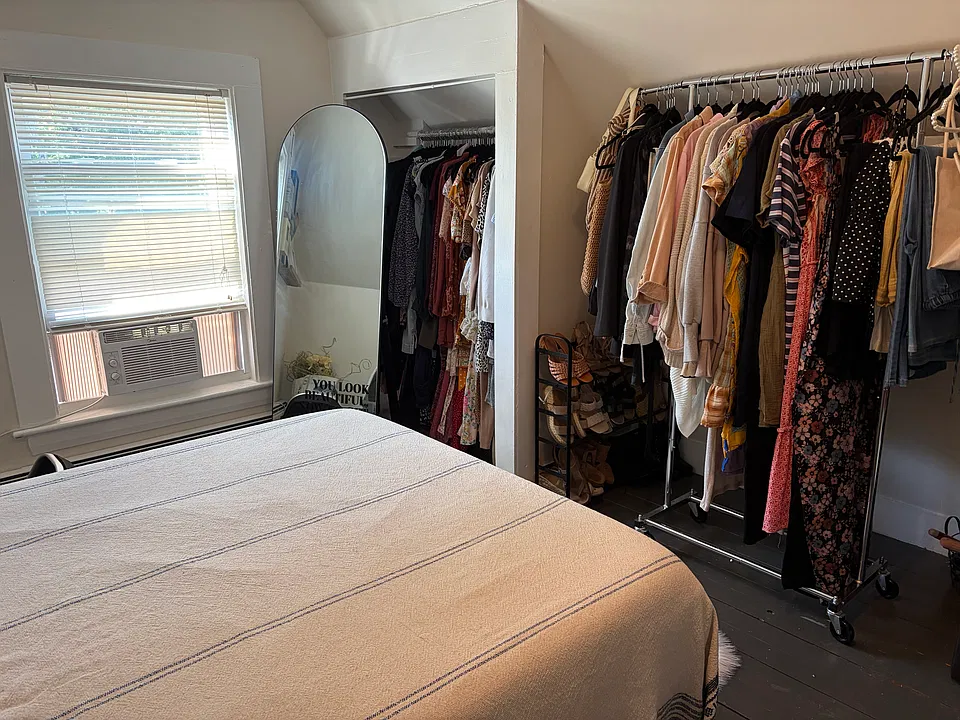 75 Elm St #ROOM FOR RENT
