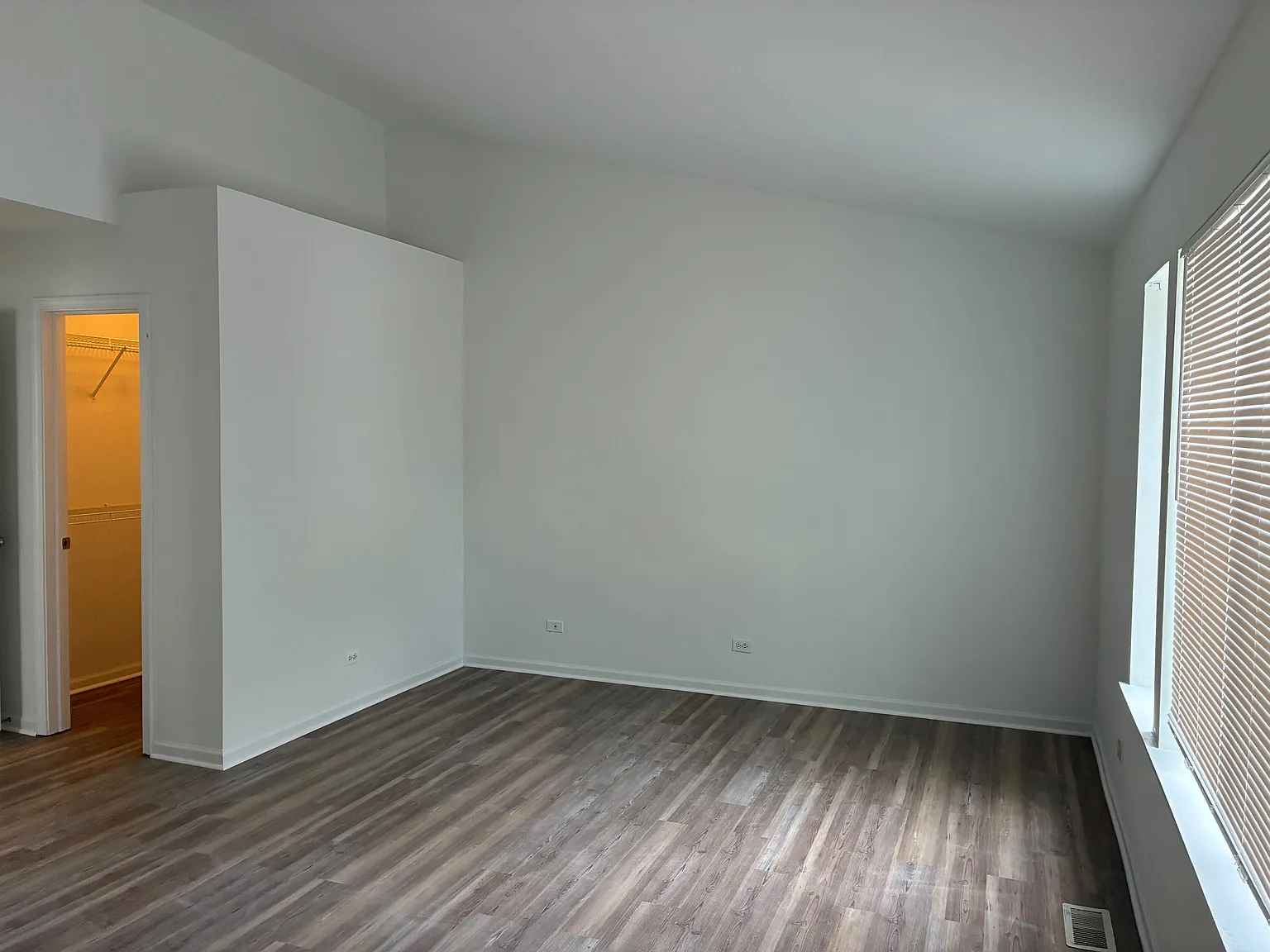3 bed, 2.5 bath, 1375 sqft, $2,300 — Photo 4