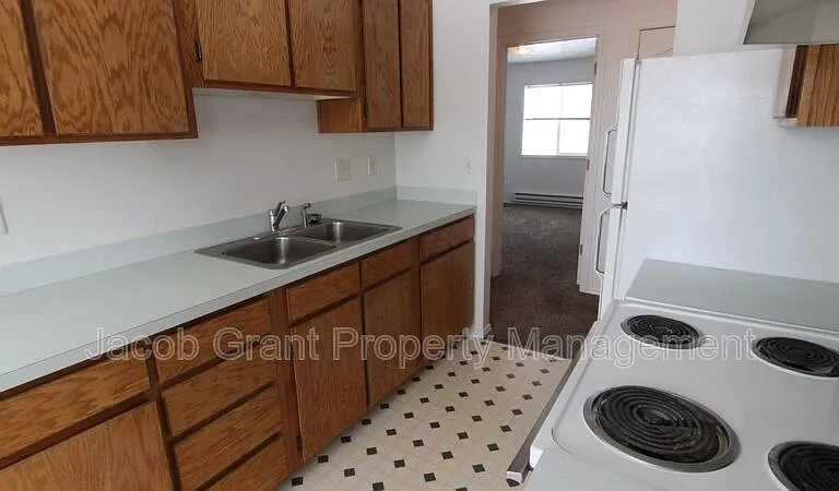375 Golden St #3 — Photo 4