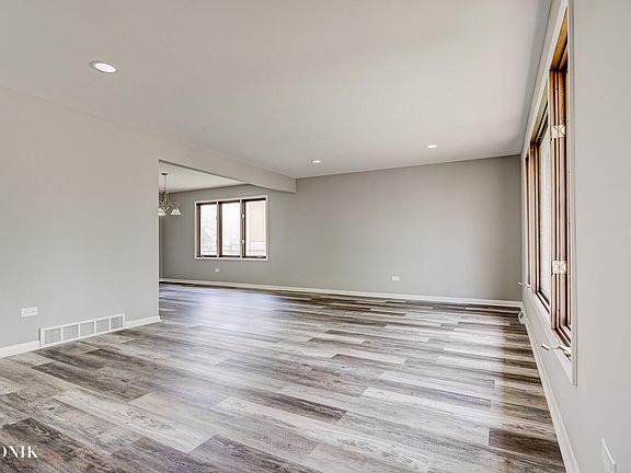 3rd image of 15141 Hollyhock Ct