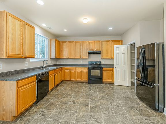 5th image of 172 Cinder Cross Way