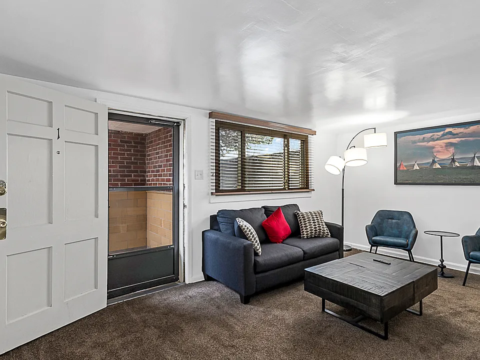 710 W 1st Ave #1