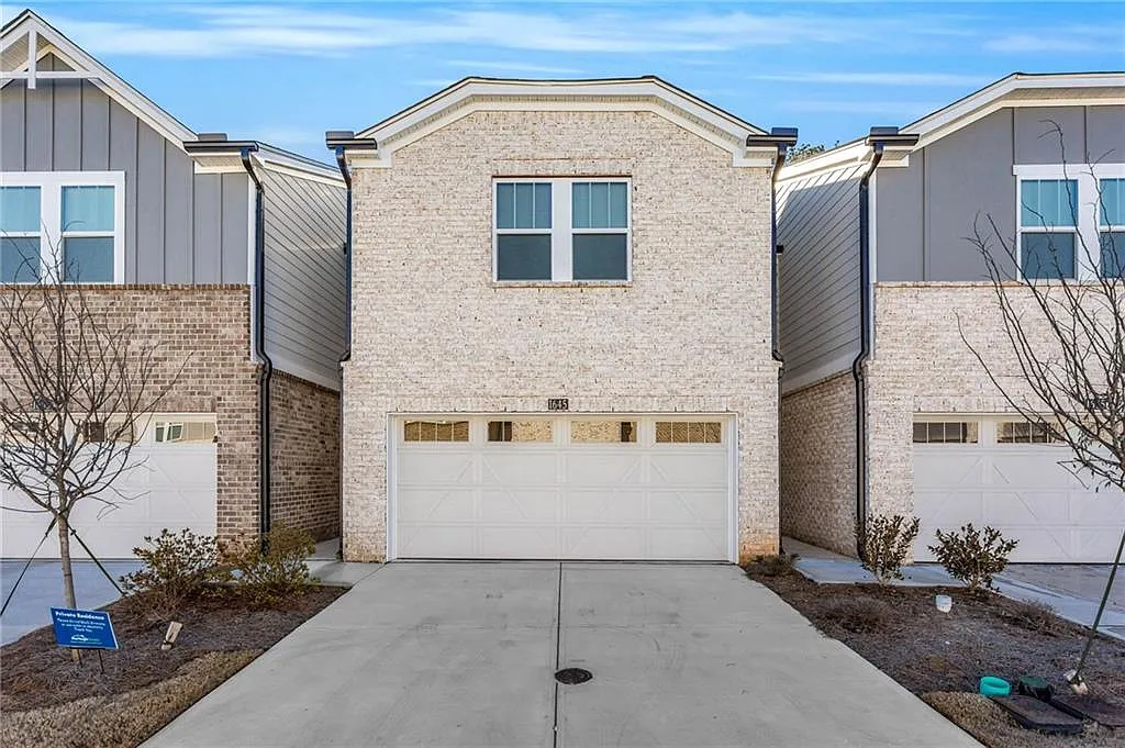 3 bed, 2.5 bath, 1888 sqft, $2,400 — Photo 1