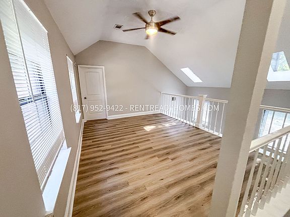 4th image of 1716 Riverway Dr