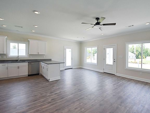 3rd image of 160 Willowbrook Dr