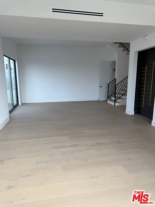 3 bed, 2.5 bath, 1982 sqft, $7,250 — Photo 4