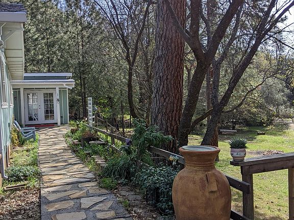 5th image of 10180 Rock Creek Rd