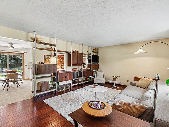 3rd image of 6285 Blanca Dr NE