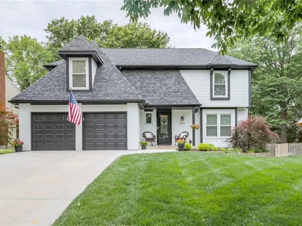 8948 Hall Dr, Lenexa, KS 66219