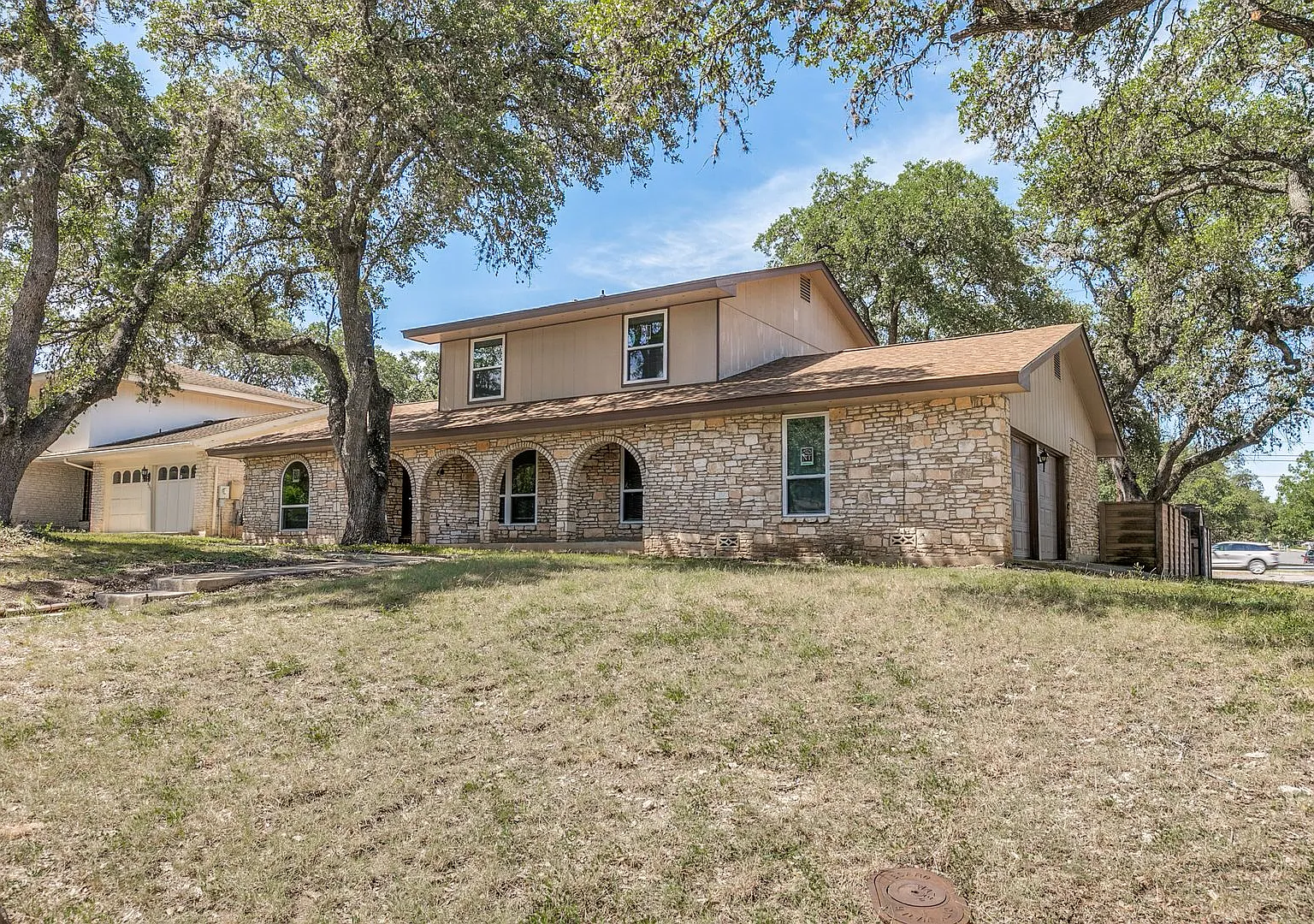 Spacious Charter Oaks 4-Bedroom — Photo 1
