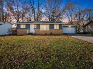 6706 Crestwood Ln, Olmsted Township, OH 44138