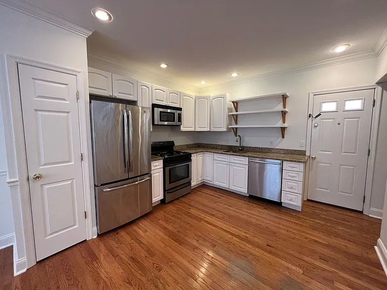 1007 S Chadwick St — Photo 4