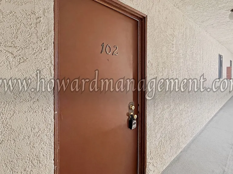 323 Bicknell — Photo 4
