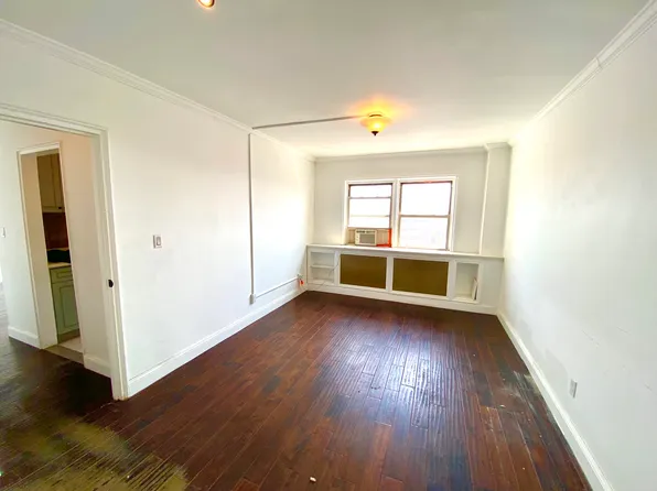 3131 Grand Concourse image 23 of 33