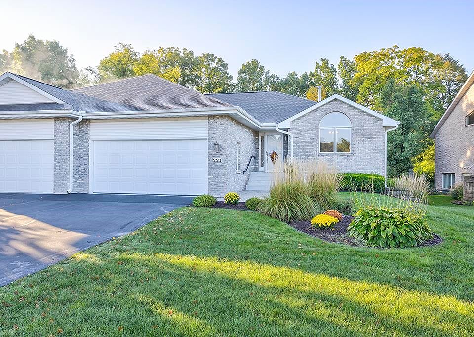 1st image of 221 Rivers Edge Dr