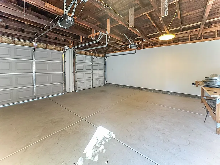 1043 S Plymouth Blvd — Photo 18