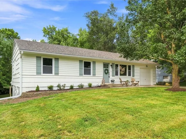 1001 Stafford Dr, Pleasant Hill, MO 64080