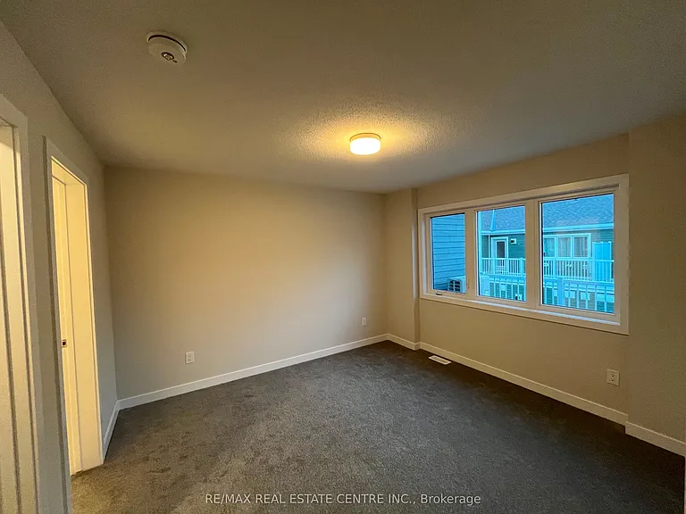 540 Oldenburg Ave — Photo 5