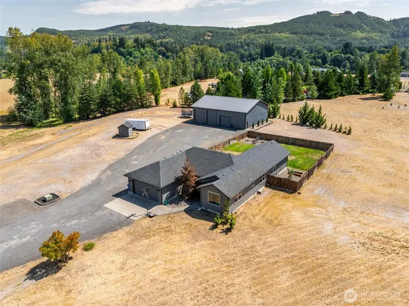 195 Bay Point Drive, Castle Rock, WA 98611