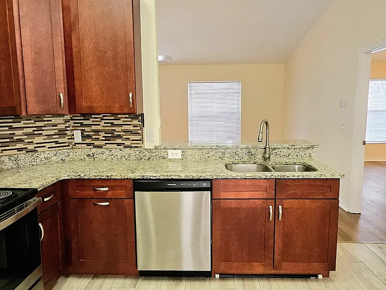 325 Trade Wind Dr — Photo 5