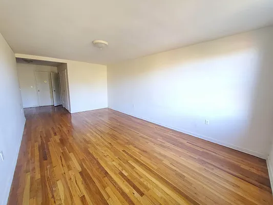 Rented by Smart NY Realty LLC | media 4