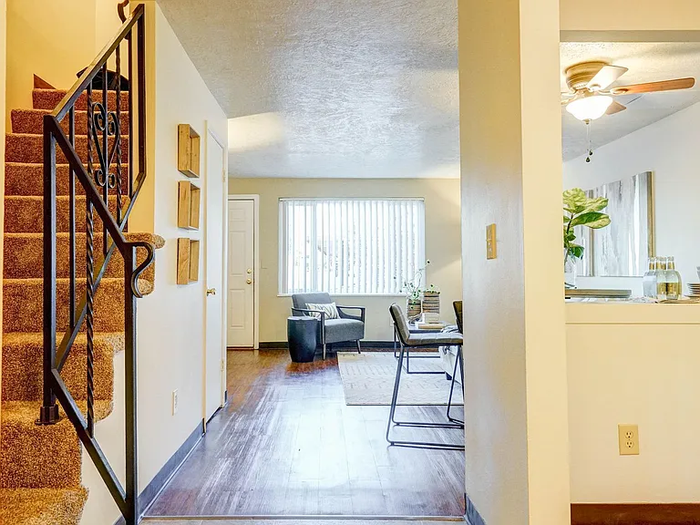 Spacious and immaculate townhomes! — Photo 8
