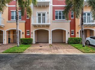 2365 Vintage Dr, Lighthouse Pt, FL 33064