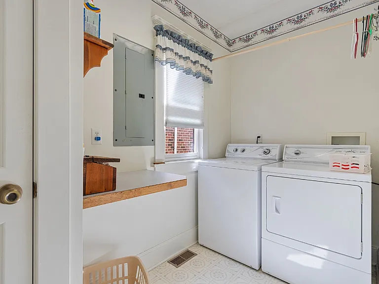 632 Bross St — Photo 19