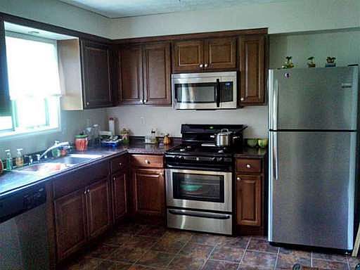 4th image of 929 Falconcrest Dr