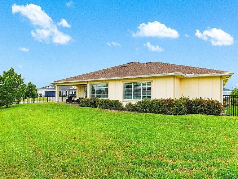 962 Castaway Ct — Photo 29