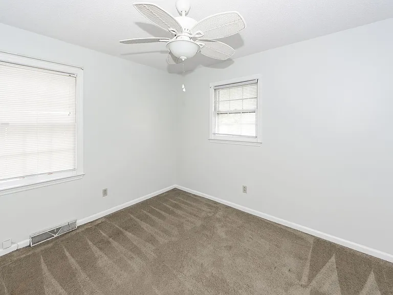 305 Chessington Cir — Photo 27