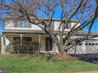 10212 Steamboat Landing Ln, Burke, VA 22015