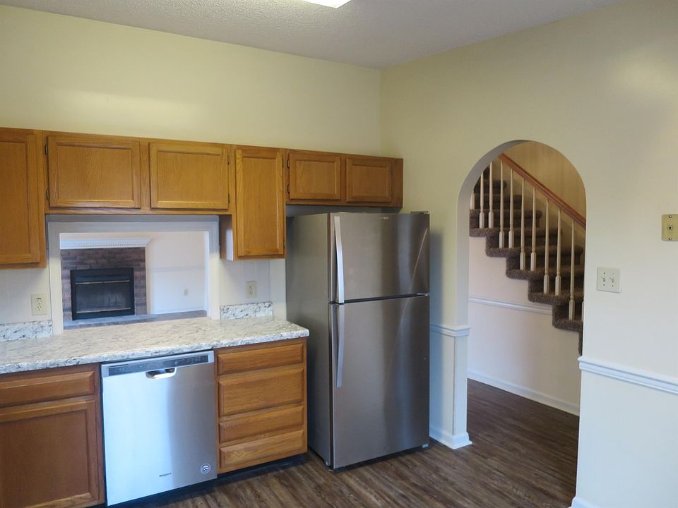 1st image of 449 Eagle Brook Dr #1